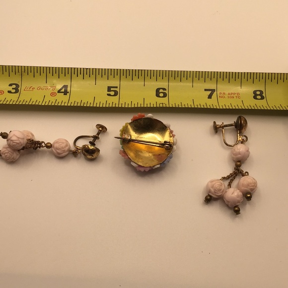 Vintage C-clasp flower brooch, earrings - Picture 5 of 7